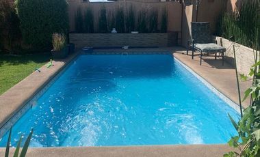 SE ARRIENDA ESPECTACULAR CASA CON PISCINA Y QUINCHO