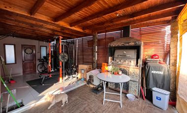 SE ARRIENDA ESPECTACULAR CASA CON PISCINA Y QUINCHO