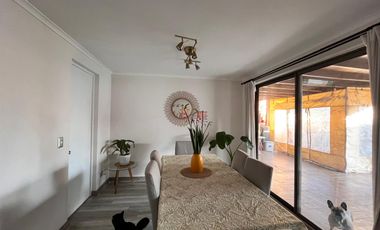 SE ARRIENDA ESPECTACULAR CASA CON PISCINA Y QUINCHO