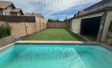 SE ARRIENDA ESPECTACULAR CASA CON PISCINA Y QUINCHO