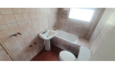 Venta depto La Granja 3 habitaciones 1 baño Edificio de 3 pisos