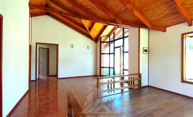 Casa en Arriendo en COD38275 Pumalal