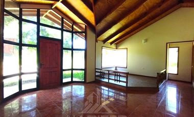 Casa en Arriendo en COD38275 Pumalal