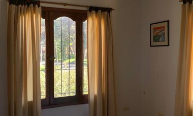 Casa en Alquiler Temporario en Pinamar para 8 personas con amplio parque.