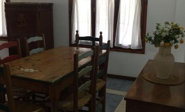 Casa en Alquiler Temporario en Pinamar para 8 personas con amplio parque.