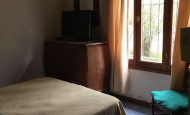 Casa en Alquiler Temporario en Pinamar para 8 personas con amplio parque.