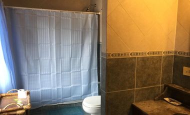 Casa en Alquiler Temporario en Pinamar para 8 personas con amplio parque.