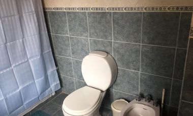 Casa en Alquiler Temporario en Pinamar para 8 personas con amplio parque.