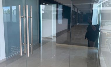 Local comercial en Interlomas con mantenimiento incluido