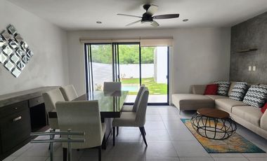 Renta Casa Amueblada en Conkal con piscina y paneles Solares