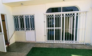 CASA AMPLIA EN VENTA LAS FUENTES A UNOS METROS DE AV CONSTITUYENTES Y TEJEDA