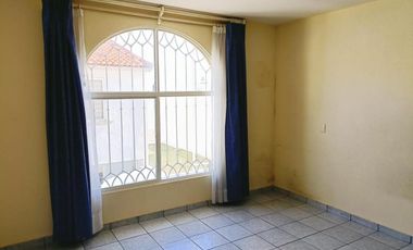 CASA AMPLIA EN VENTA LAS FUENTES A UNOS METROS DE AV CONSTITUYENTES Y TEJEDA