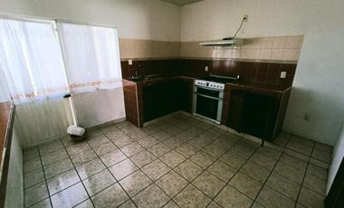 CASA AMPLIA EN VENTA LAS FUENTES A UNOS METROS DE AV CONSTITUYENTES Y TEJEDA