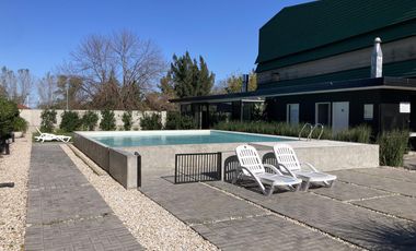 Dos dorm/ coch/pileta