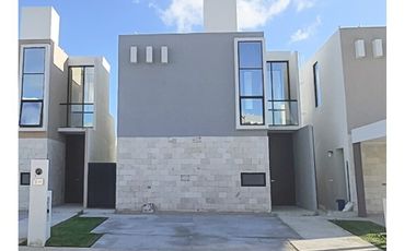 Venta Casa en Conkal en privada con recámara en PB, al norte de Merida