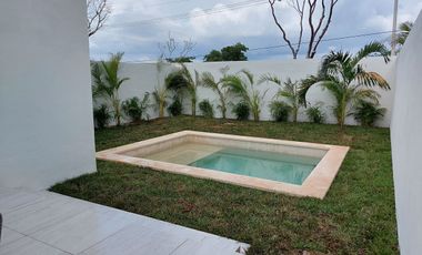 Venta Casa en Conkal en privada con recámara en PB, al norte de Merida