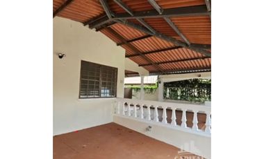 AMPLIA CASA EN BRISAS DEL GOLF – OPORTUNIDAD ÚNICA