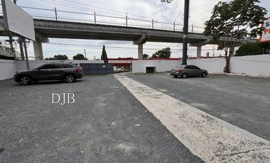 GALERA SOBRE LA CARRETERA PANAMERICANA EN LA 24 DE DICIEMBRE