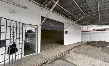 GALERA SOBRE LA CARRETERA PANAMERICANA EN LA 24 DE DICIEMBRE