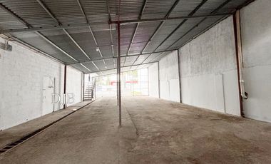 GALERA SOBRE LA CARRETERA PANAMERICANA EN LA 24 DE DICIEMBRE