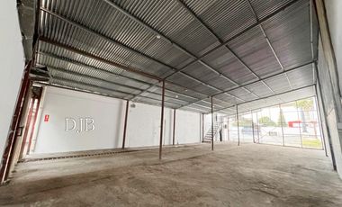 GALERA SOBRE LA CARRETERA PANAMERICANA EN LA 24 DE DICIEMBRE