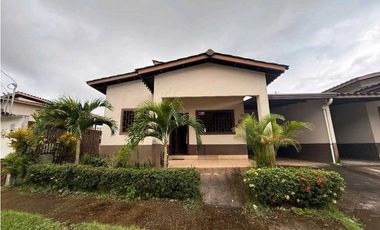 ALQUILER DE CASA EN LAS LOMAS RESIDENCIAL PRIVADO CERCADA ATRAS