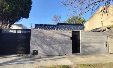 Casa para 2 Familias en venta en Sarandi Este