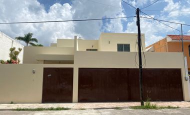 En Venta, Casa de 4 recámaras, 2 en P.B., Fracc. del Norte en Mérida, Yucatán
