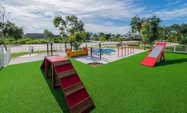 Casa en venta en esquina Privada Zendera Conkal