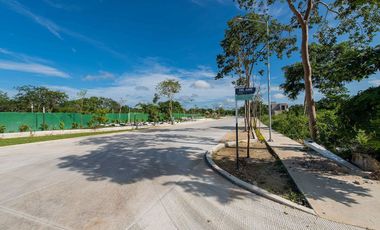 Casa en venta en esquina Privada Zendera Conkal