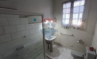 SE ARRIENDA CASA/OFICINA EN AVDA SANTA ISABEL