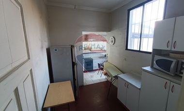 SE ARRIENDA CASA/OFICINA EN AVDA SANTA ISABEL