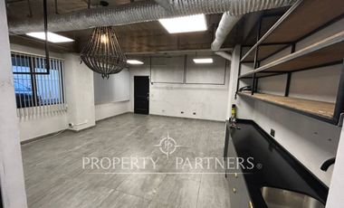 Muy interesante oficina cercana a Av. Vitacura con Av. Manquehue Norte.