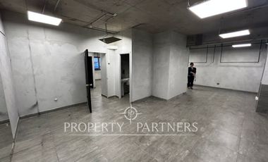 Muy interesante oficina cercana a Av. Vitacura con Av. Manquehue Norte.