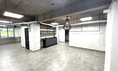 Muy interesante oficina cercana a Av. Vitacura con Av. Manquehue Norte.