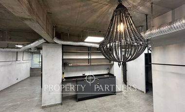 Muy interesante oficina cercana a Av. Vitacura con Av. Manquehue Norte.