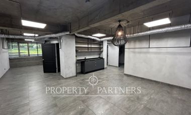 Muy interesante oficina cercana a Av. Vitacura con Av. Manquehue Norte.