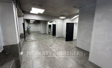 Muy interesante oficina cercana a Av. Vitacura con Av. Manquehue Norte.