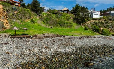 Exclusiva Parcela Frente al Mar con Playa Privada y Bahía Cristalina en Bahía Azul de Los Vilos.