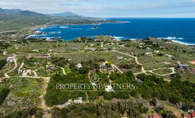 Exclusiva Parcela Frente al Mar con Playa Privada y Bahía Cristalina en Bahía Azul de Los Vilos.