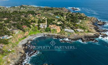 Exclusiva Parcela Frente al Mar con Playa Privada y Bahía Cristalina en Bahía Azul de Los Vilos.