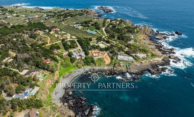 Exclusiva Parcela Frente al Mar con Playa Privada y Bahía Cristalina en Bahía Azul de Los Vilos.