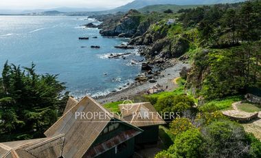 Exclusiva Parcela Frente al Mar con Playa Privada y Bahía Cristalina en Bahía Azul de Los Vilos.