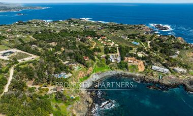 Exclusiva Parcela Frente al Mar con Playa Privada y Bahía Cristalina en Bahía Azul de Los Vilos.