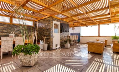 Venta de casa en Parque Inglés con amplia terraza y vista al mar