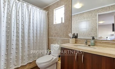 Venta de casa en Parque Inglés con amplia terraza y vista al mar