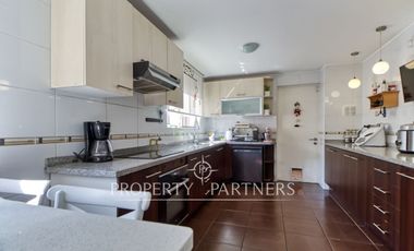 Venta de casa en Parque Inglés con amplia terraza y vista al mar