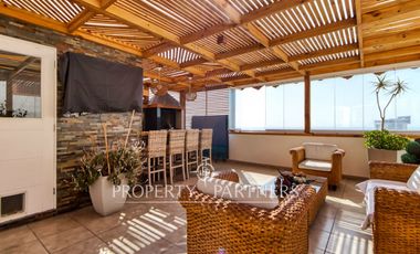 Venta de casa en Parque Inglés con amplia terraza y vista al mar