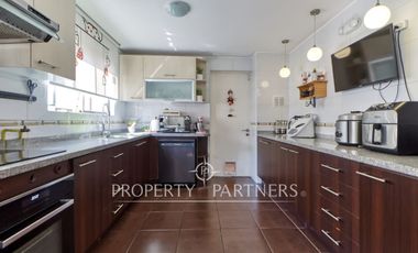 Venta de casa en Parque Inglés con amplia terraza y vista al mar