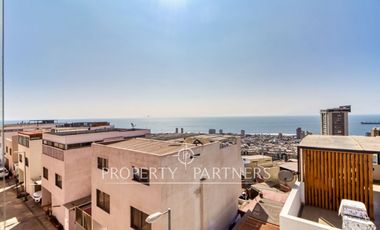 Venta de casa en Parque Inglés con amplia terraza y vista al mar